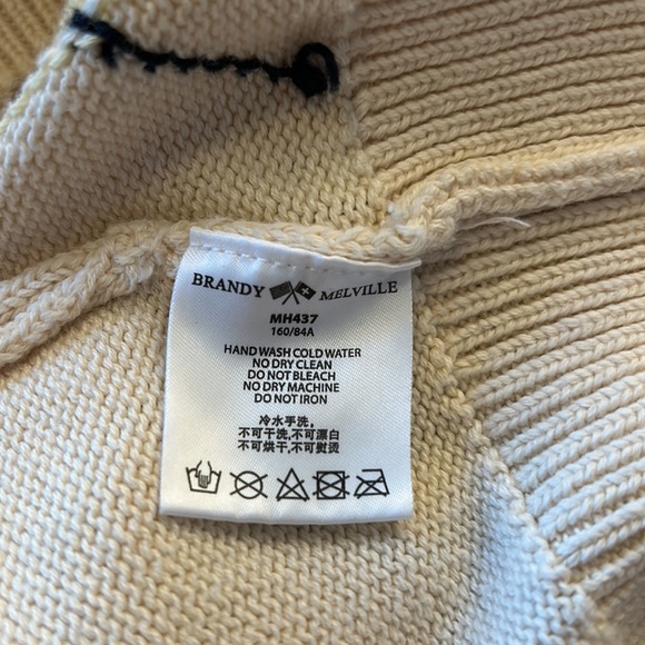 NWOT. Brandy Melville Argyle pattern sweater - Picture 5 of 6